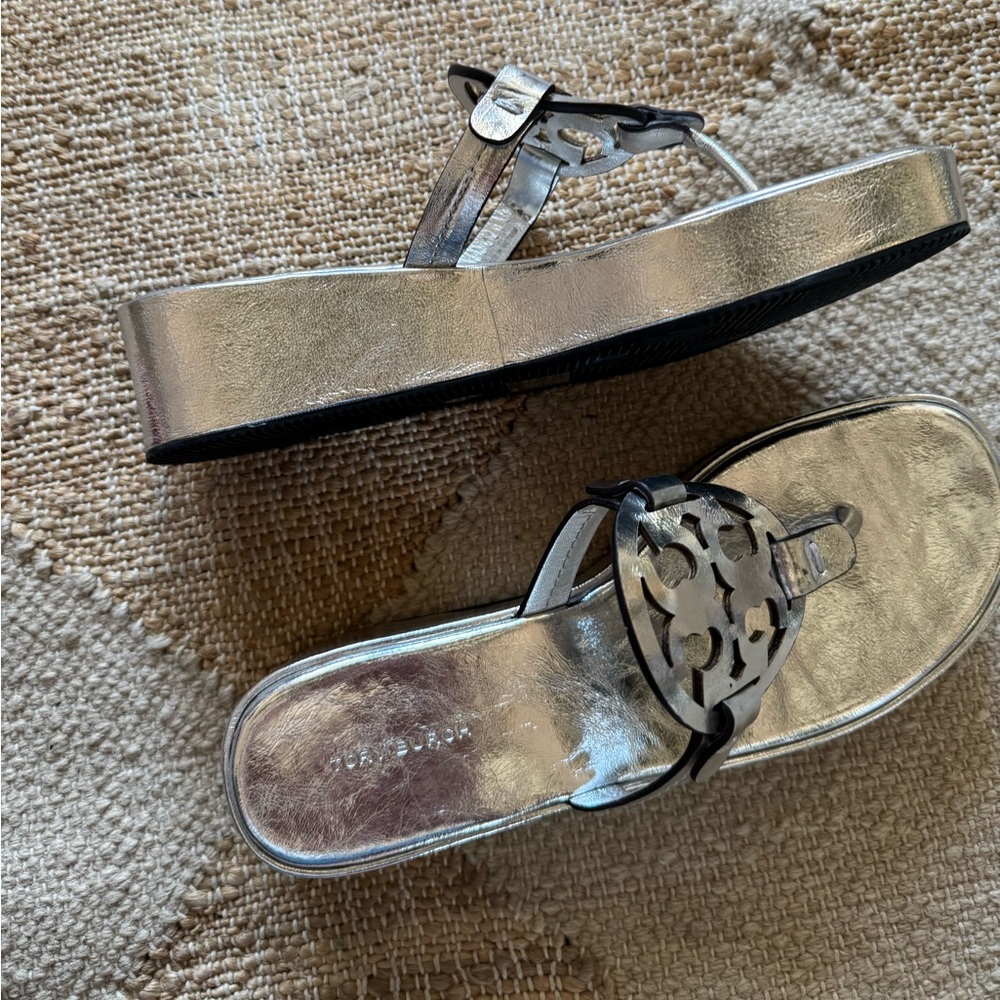 TORY BURCH SANDAL SILVER NEVER WORN